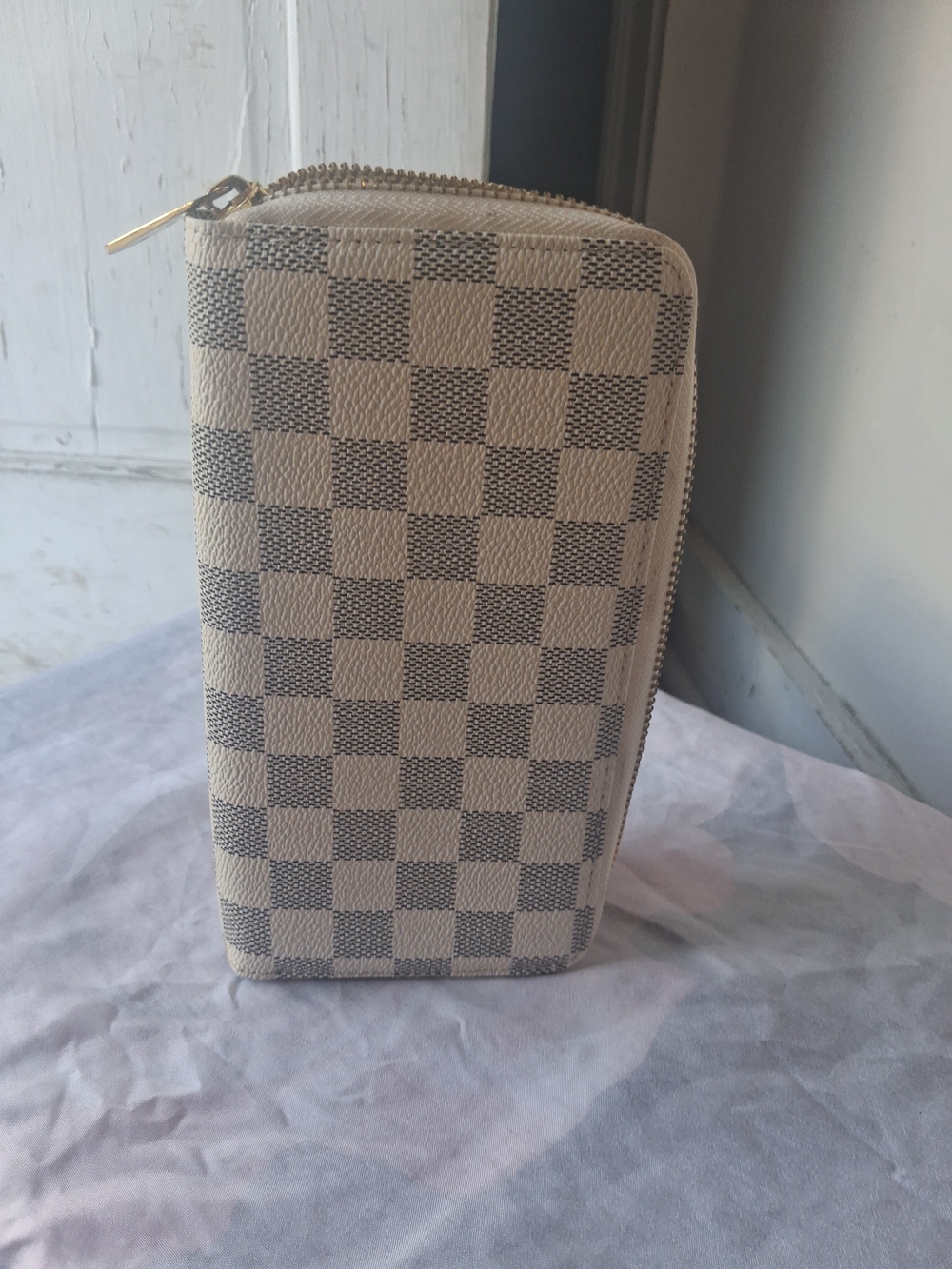Louis Vuitton Zippy Wallet Checkered in Brown & White